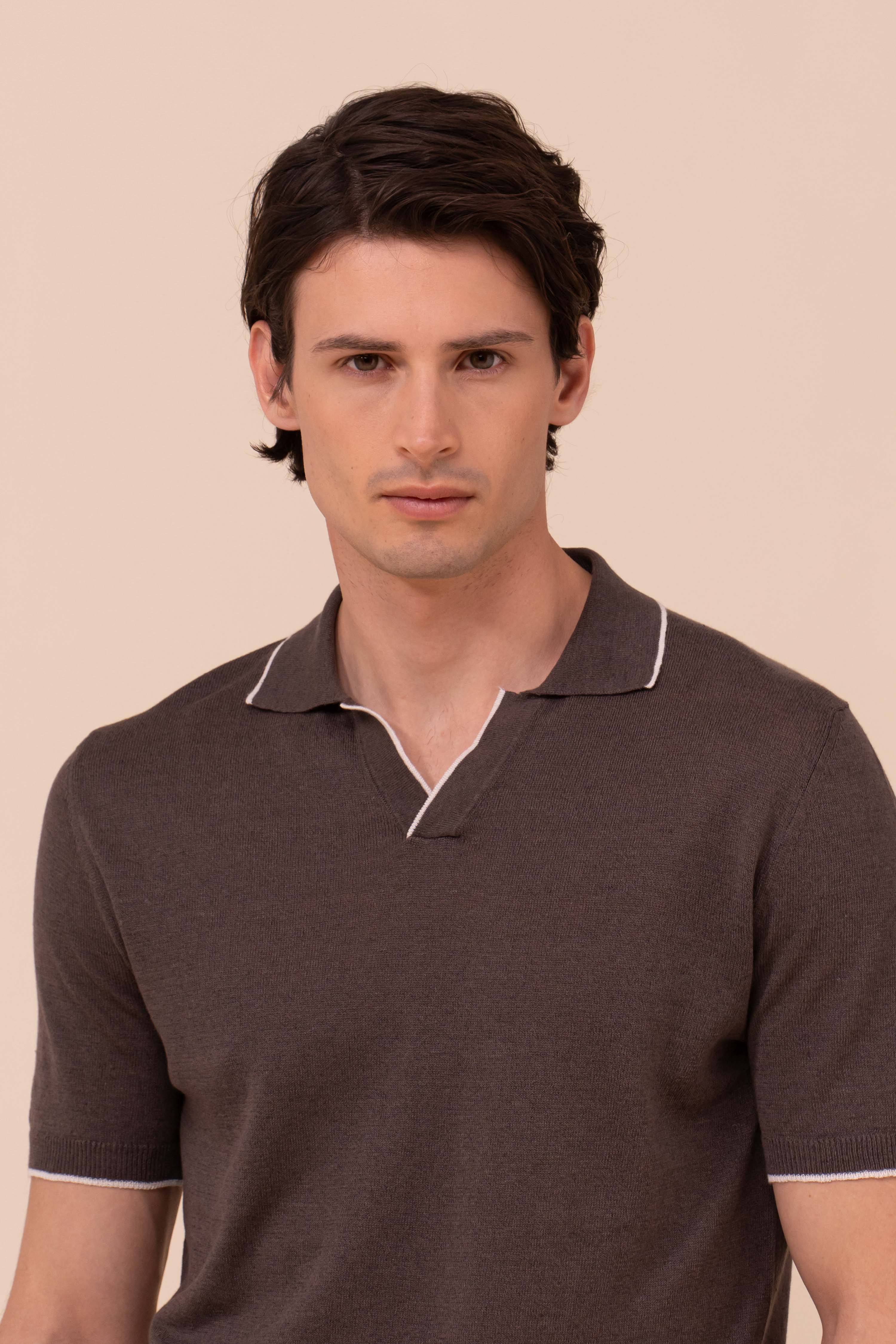 Delta Cotton and Linen V-Neck Knit Polo - Image 4