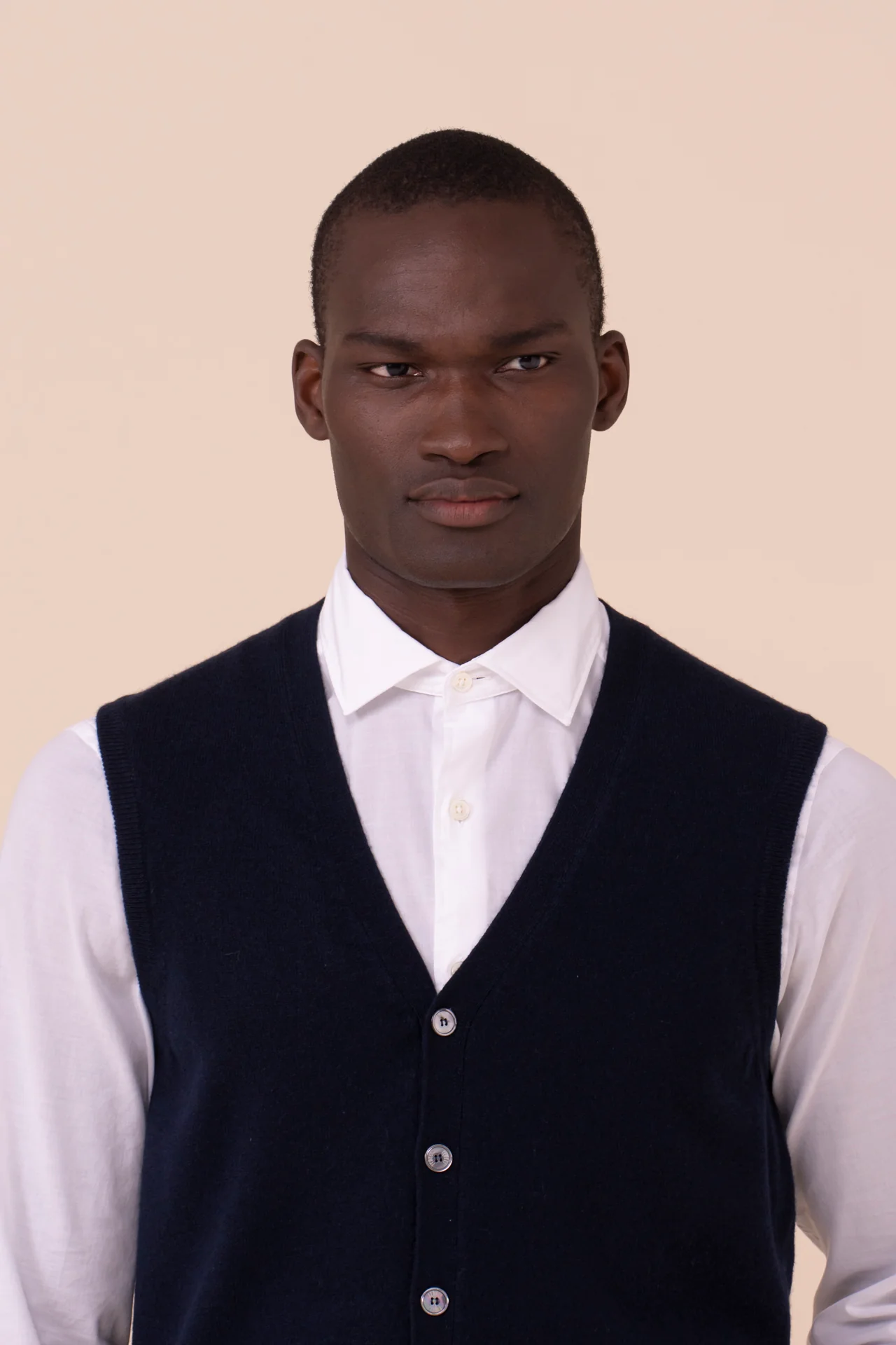 Cashmere V-neck Vest in iconic colors - Image 4