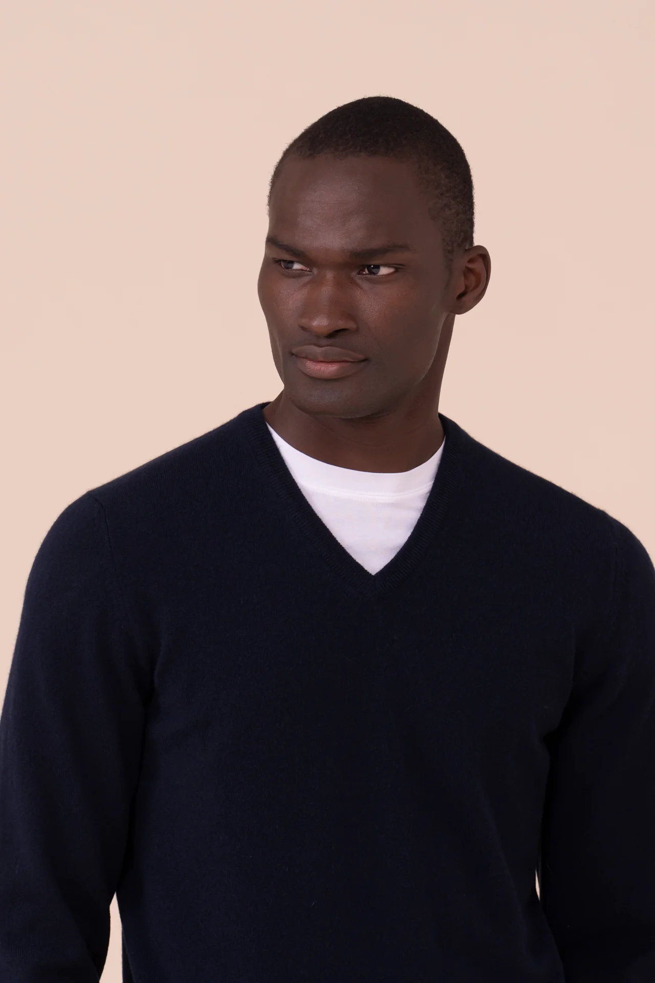 Pull Cashmere V-neck in iconic colors - Image 4
